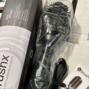 BrushX volumizing dryer brush